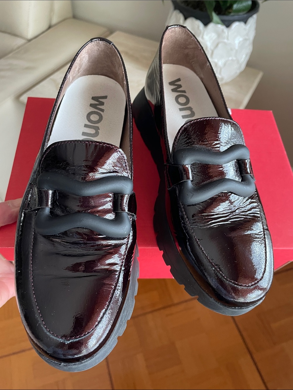 Wonders Women's Burgundy Patent Loafers with Black Accent